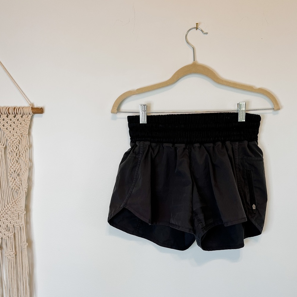 Lululemon Tracker Shorts 4” Inseam Black/Gray